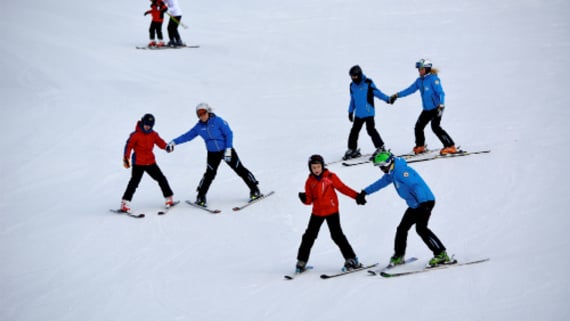 Ragazzini disabili in montagna imparano a sciare grazie al "PROGETTO EMMA" sulla Skiarea 4All Alpe Cimbra