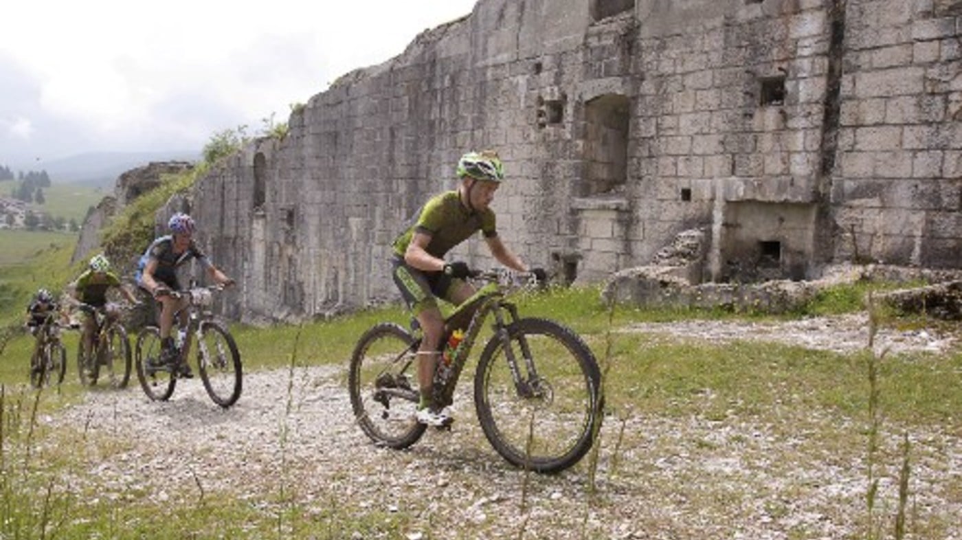 Bikers in estasi per la sfida sull'Alpe Cimbra 100KM DEI FORTI-1000Grobbe Bike Challenge: in più di 1000 all'edizione 2016