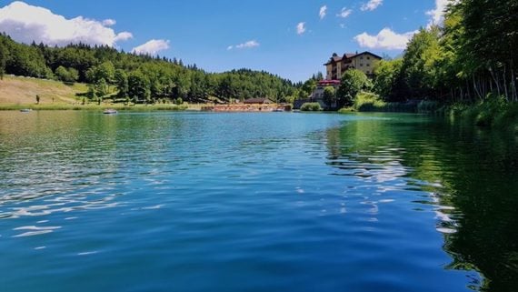 Bambini al lago di Lavarone: bagni e passeggiate per tutti by babytrekking.it