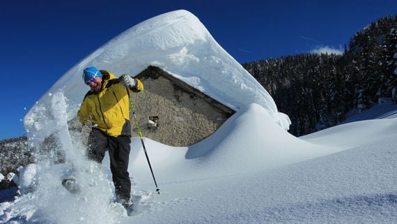 Come vestirsi per camminare con le ciaspole by trekking.it