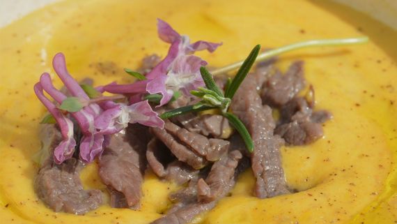 Tonco e polenta: la cena tipica nelle case dell'Alpe Cimbra