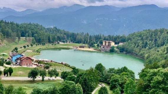 Alpe Cimbra ein Hochplateau im Trentino, wo man Cimbra spricht. by "Alles Trentino"