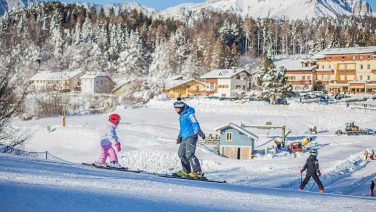 ON THE SNOW IN LAVARONE: SKIING WITH CHILDREN IN ALPE CIMBRA BY PLAYGROUND AROUND THE CORNER