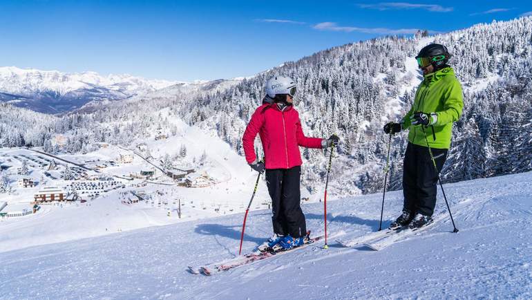 Alpe Cimbra v Trentinu vše je bezpečně připraveno pro lyžaře!