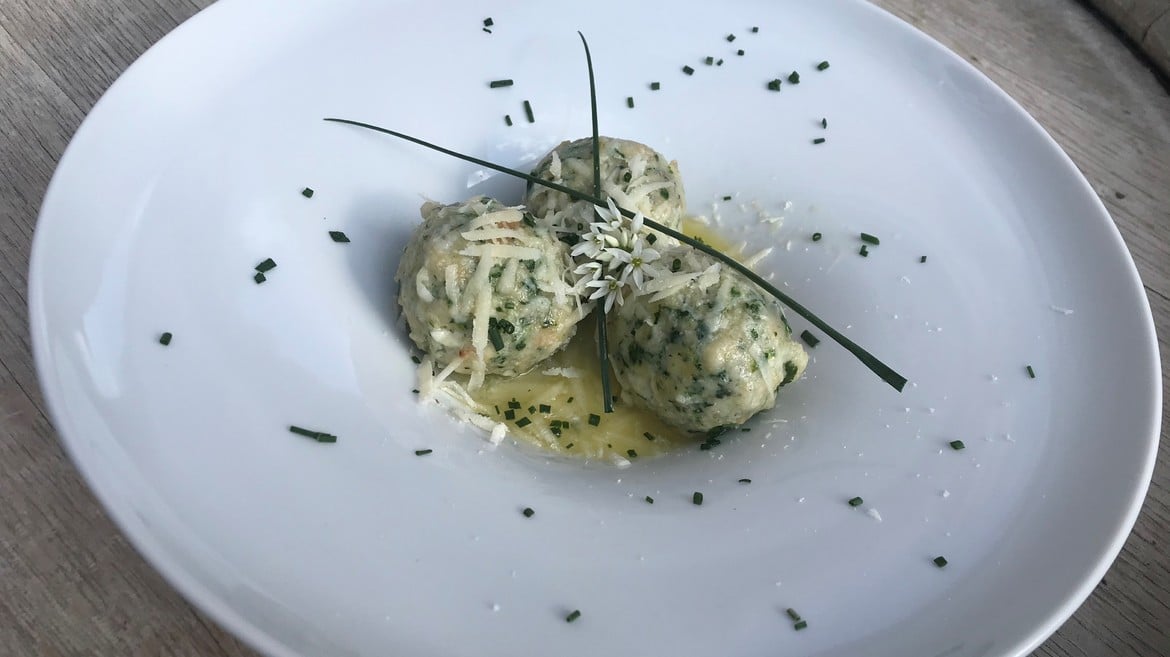 Canederli di aglio orsino, buon Enrico e formaggio dolce di pascolo