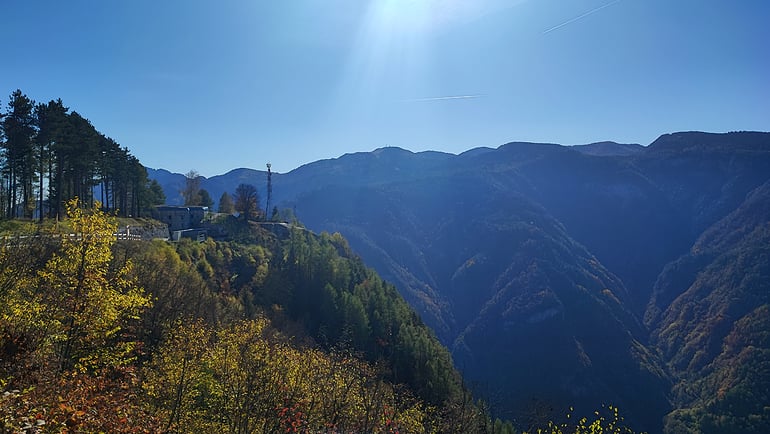 FORTE BELVEDERE GSCHWENT: A LAVARONE, IN TRENTINO, IL VECCHIO AVAMPOSTO AUSTRO-UNGARICO DELLA GRANDE GUERRA È OGGI UN ALFIERE DI PACE