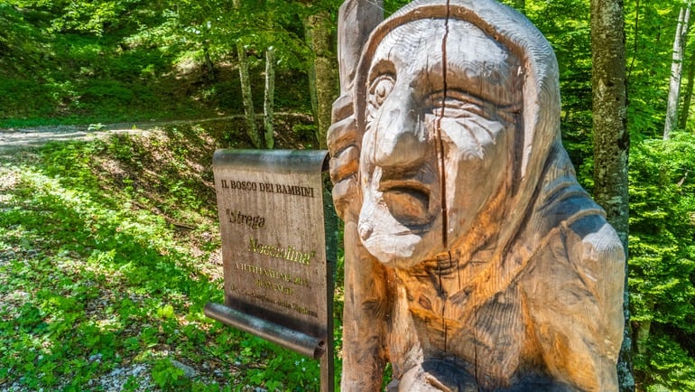 Le fiabe nel bosco tra arte e natura