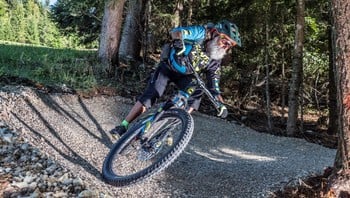 Tony Longo l'ultimo "forte" della 100km sull'Alpe Cimbra. Sull'Alpe Cimbra si sfreccia fra la storia.