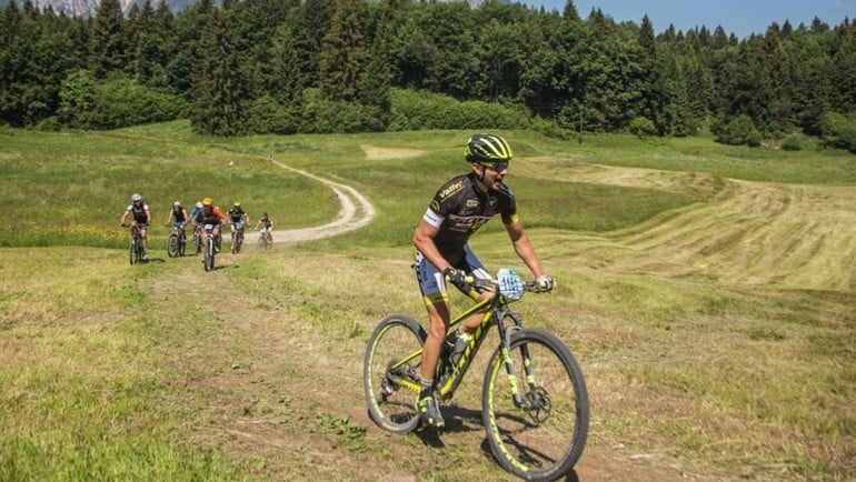 Tony Longo l'ultimo "forte" della 100km sull'Alpe Cimbra. Sull'Alpe Cimbra si sfreccia fra la storia.