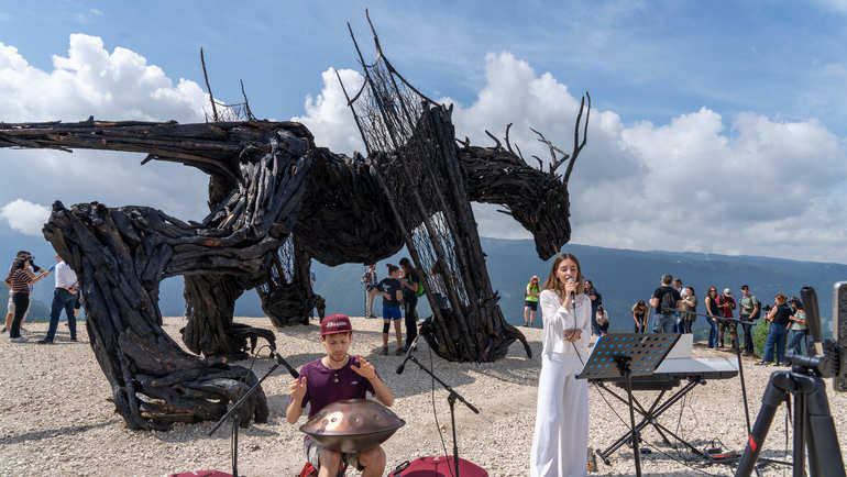 Inaugurato oggi a Lavarone 1° luglio il nuovo DRAGO VAIA Regeneration Forgiato dalle ceneri del Drago Vaia il nuovo drago!