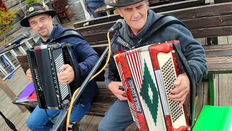 The Contesa dela Pult, in front of the Malga Millegrobbe, the tradition of "Polenta de Patate" revives: goodness of the past, specialties of the present