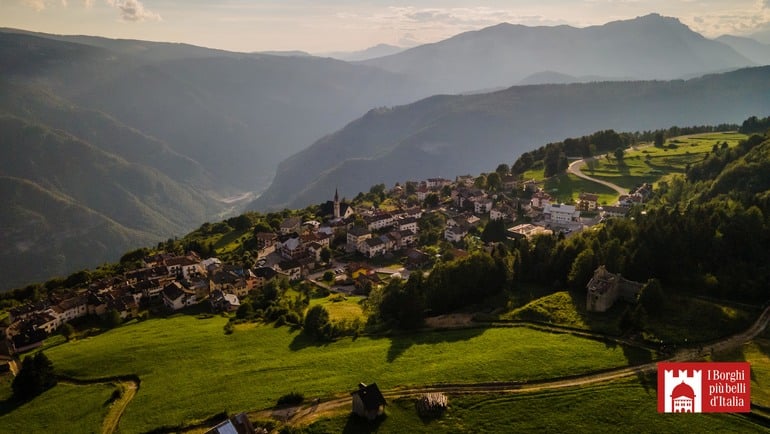 Alpe Cimbra, mille vacanze diverse all’ombra del drago